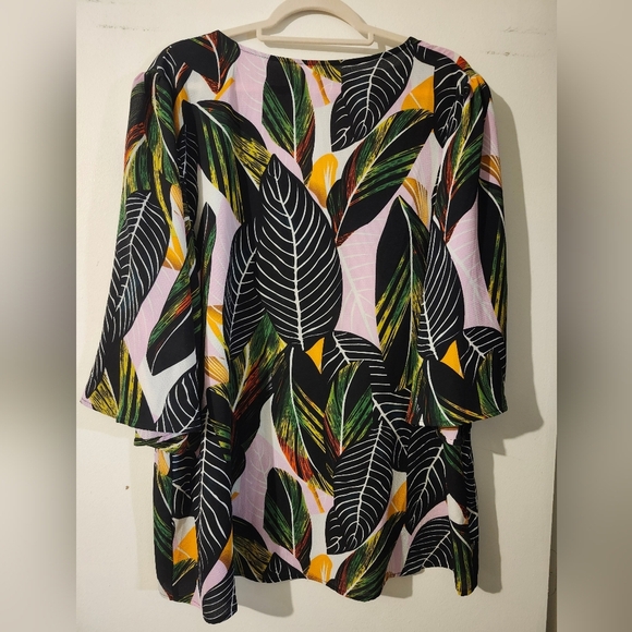 Tropical Leaf Print Sz 2XL Semi Sheer Blouse Boho BELL SLEEVES - Picture 2 of 5
